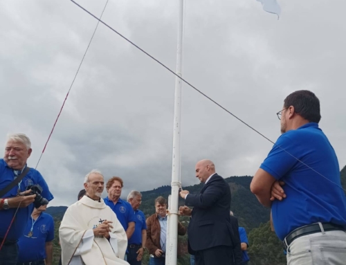 Comienza el ‘Año de Bajada’ con el izado de la bandera de María de las Nieves