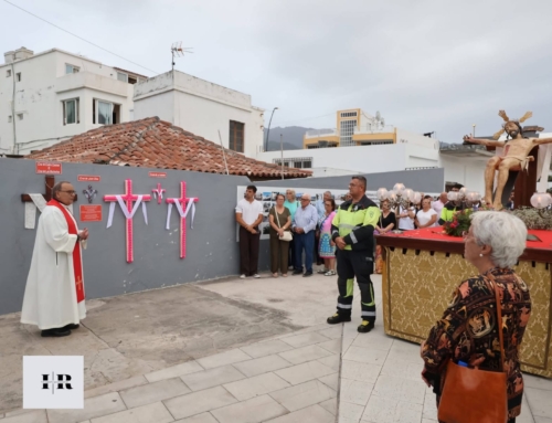 Emotiva jornada en Los Llanos de Aridane con la reposición de las Cruces de Mayo salvadas de la erupción del volcán Tajogaite