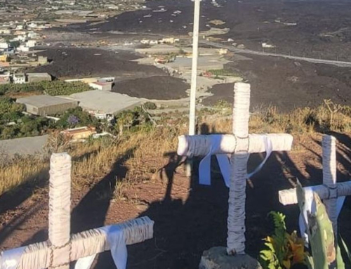 Reposición de las Cruces de Mayo salvadas de la lava del volcán Tajogaite